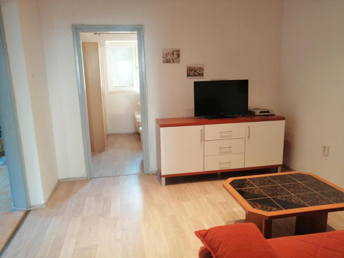 Apartment Mirjana Radovic *